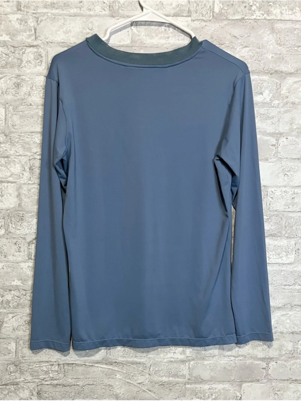 INVEL brand Woman’s V-neck long sleeve Bioceramics Mid Blue color Size Medium - Picture 3 of 5